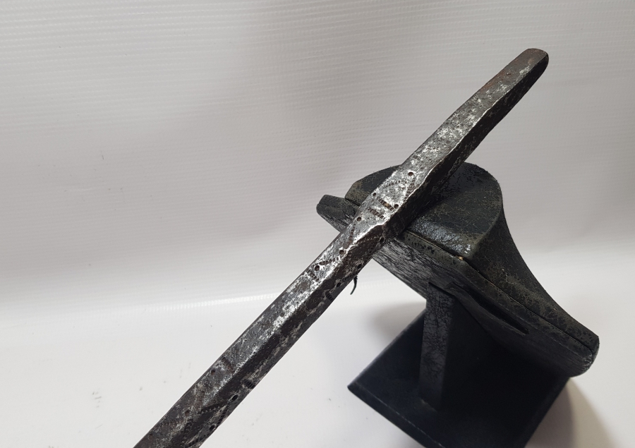 1800 BAŞLARI OSMANLI DÖNEMİ İŞLEMELİ DEMİR GEMİ YAPIM ALETİ - PRİMİTİF GEMİ PALANYASI