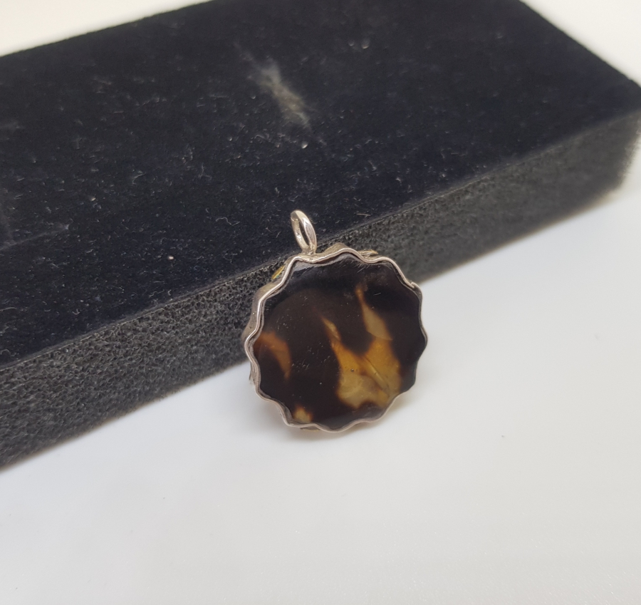 BAĞA VE SEDEF İŞÇİLİKLİ ÖZEL YAPIM OSMANLI DÖNEMİ TESLİM TAŞI FORMLU KOLYE UCU