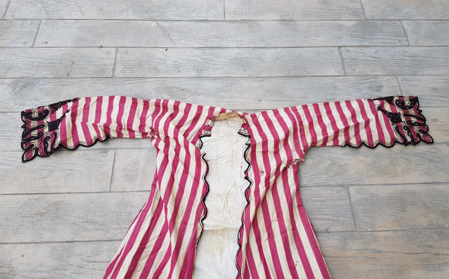 OSMANLI DÖNEMİ İPEK İBRİŞİM İŞLEMELİ GELİN ÜÇ ETEĞİ