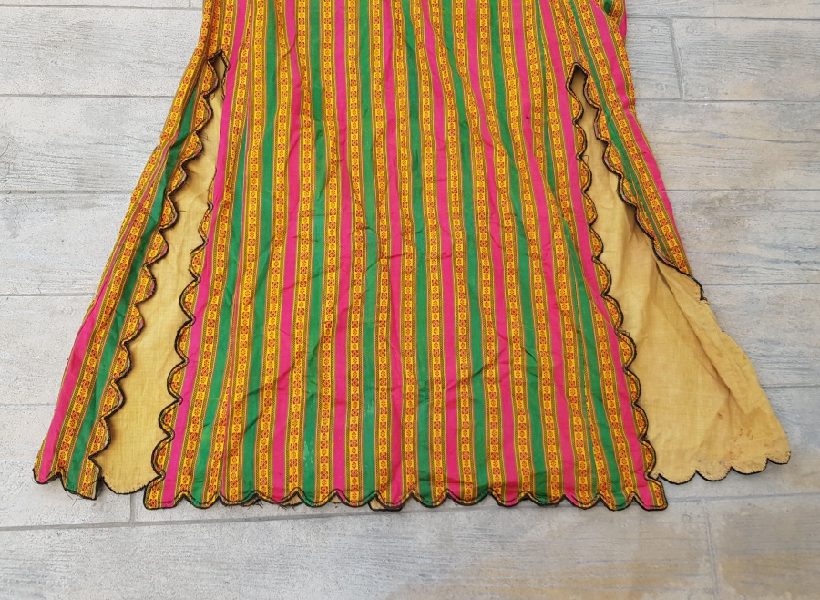 OSMANLI DÖNEMİ HEREKE YAPIMI YÜKSEK KONDİSYONDA İPEK ÜÇ ETEK