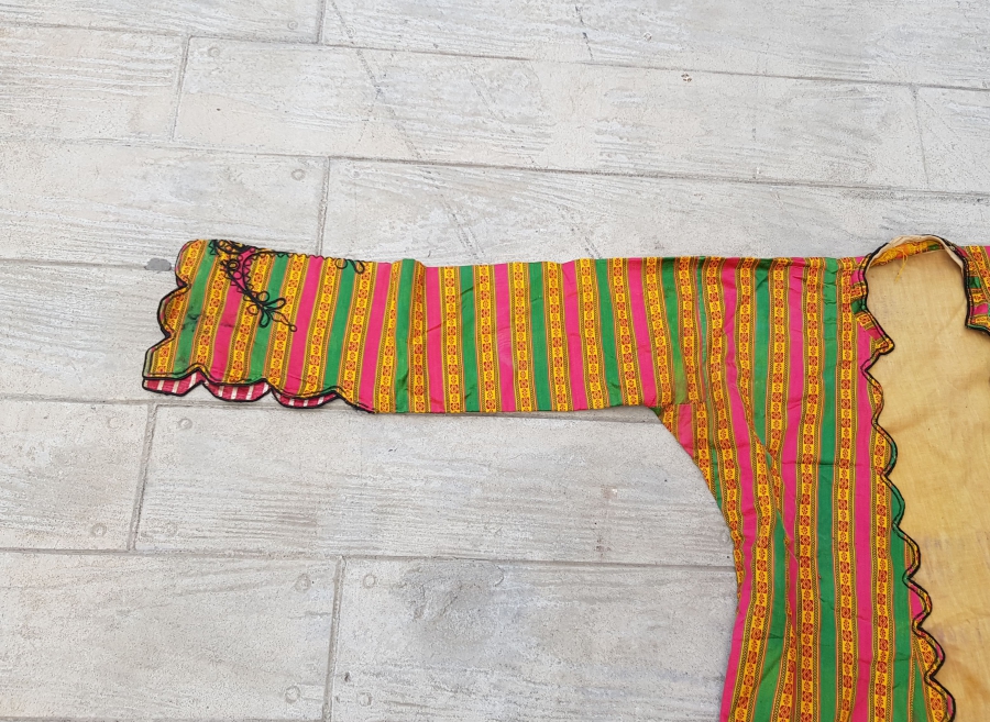 OSMANLI DÖNEMİ HEREKE YAPIMI YÜKSEK KONDİSYONDA İPEK ÜÇ ETEK