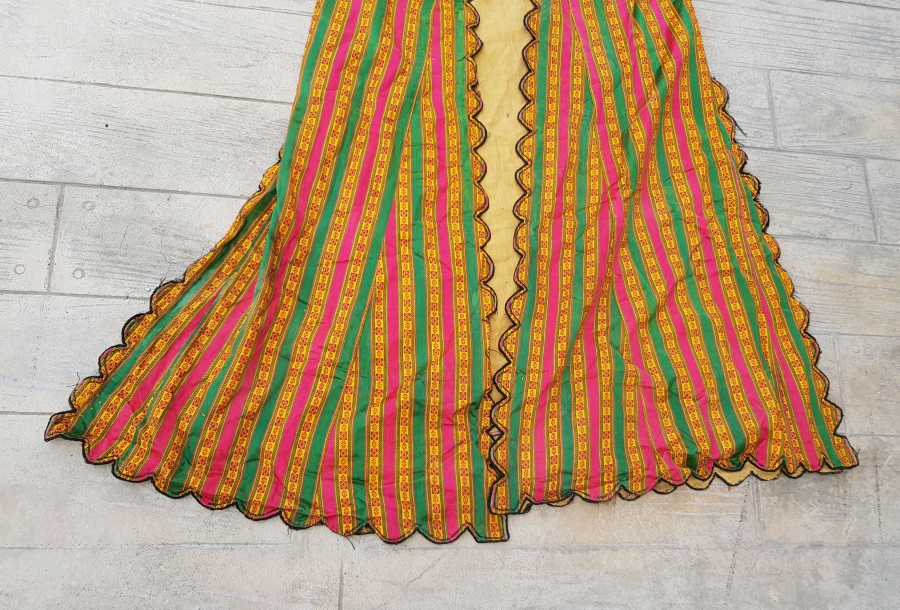 OSMANLI DÖNEMİ HEREKE YAPIMI YÜKSEK KONDİSYONDA İPEK ÜÇ ETEK