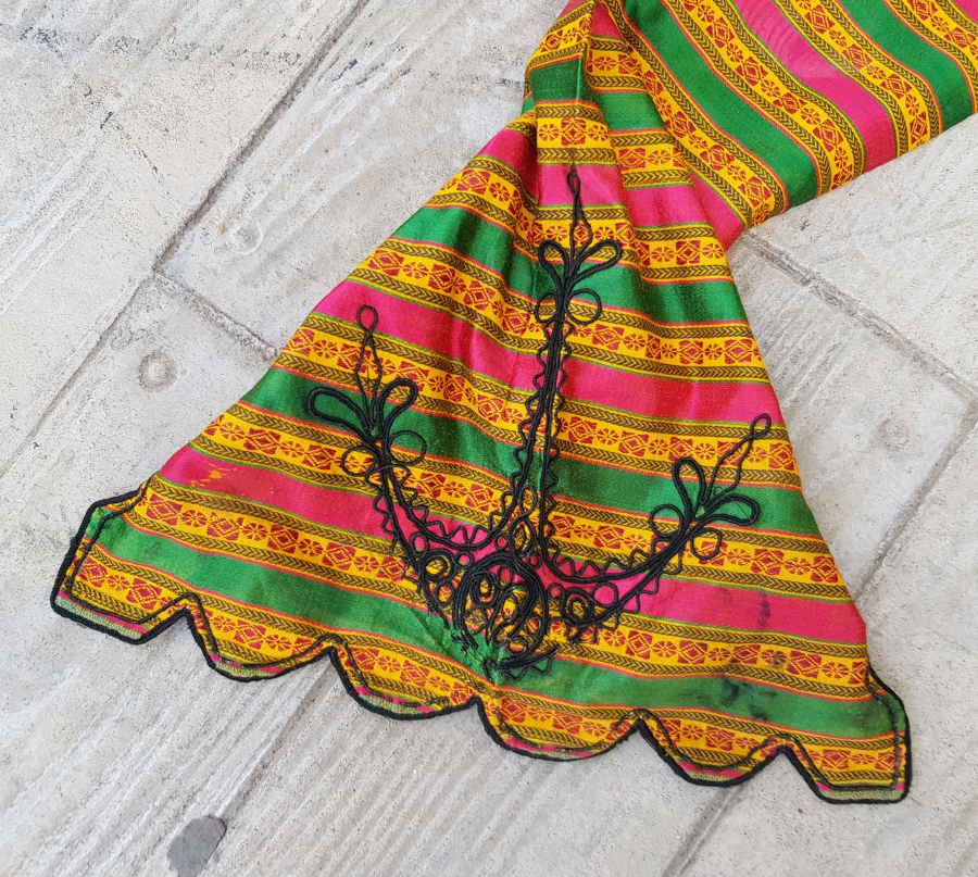 OSMANLI DÖNEMİ HEREKE YAPIMI YÜKSEK KONDİSYONDA İPEK ÜÇ ETEK