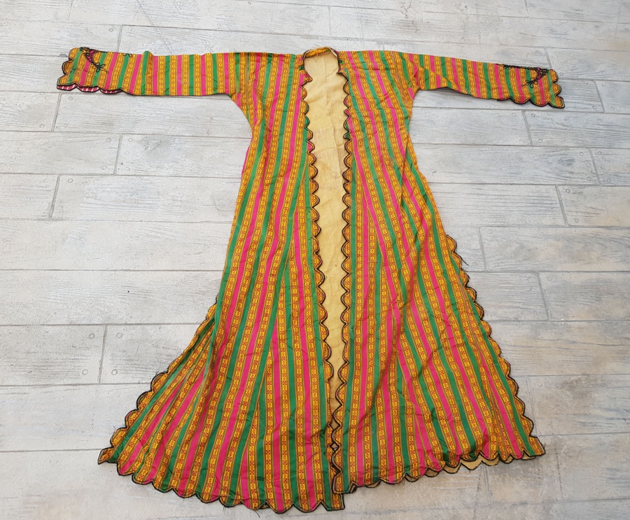 OSMANLI DÖNEMİ HEREKE YAPIMI YÜKSEK KONDİSYONDA İPEK ÜÇ ETEK