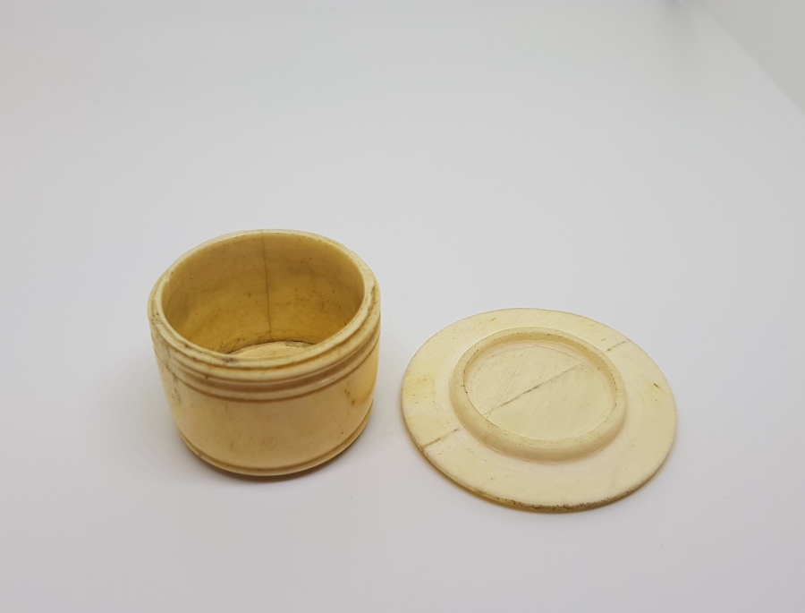 OSMANLI DÖNEMİ KAPAKLI KEMİK SAKIZLIK