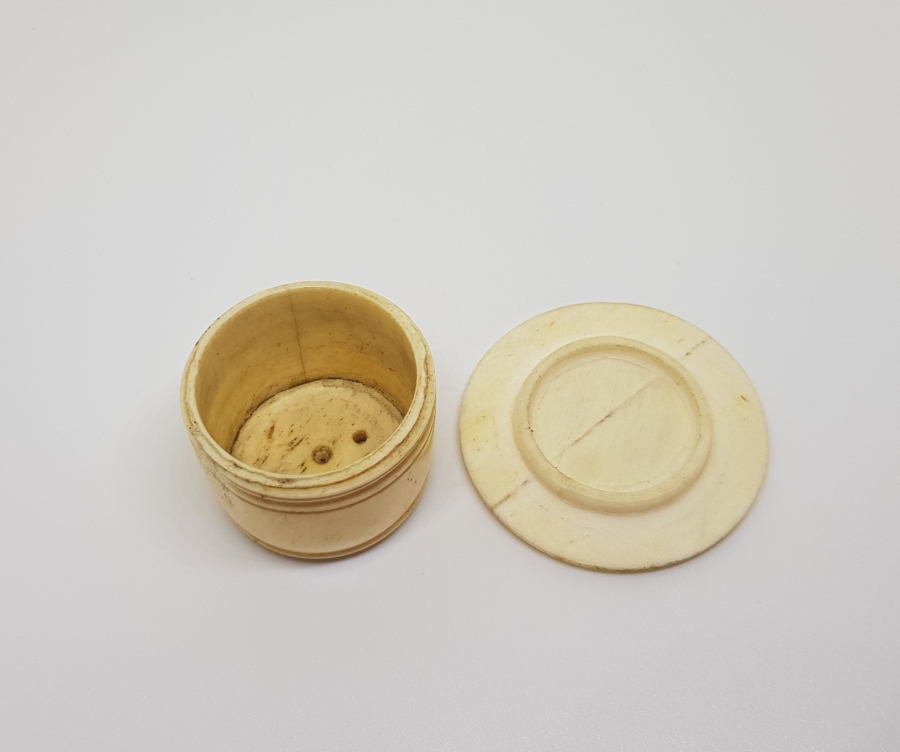 OSMANLI DÖNEMİ KAPAKLI KEMİK SAKIZLIK