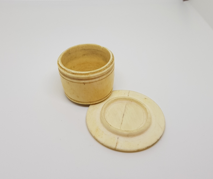 OSMANLI DÖNEMİ KAPAKLI KEMİK SAKIZLIK