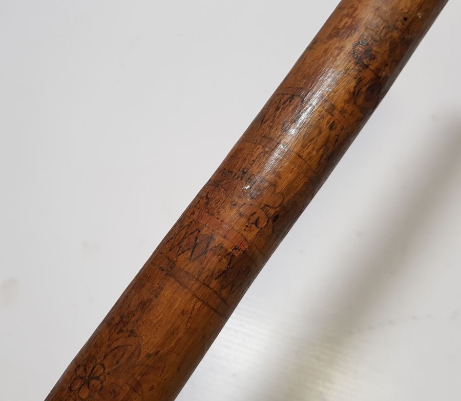 OSMANLI DÖNEMİ ÜZERİ OSMANLICA YAZILI , İŞLEMELİ VE KÖK BOYALI CİRİT SOPASI