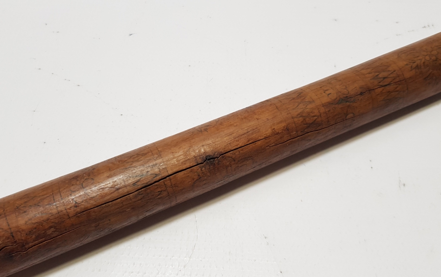 OSMANLI DÖNEMİ ÜZERİ OSMANLICA YAZILI , İŞLEMELİ VE KÖK BOYALI CİRİT SOPASI