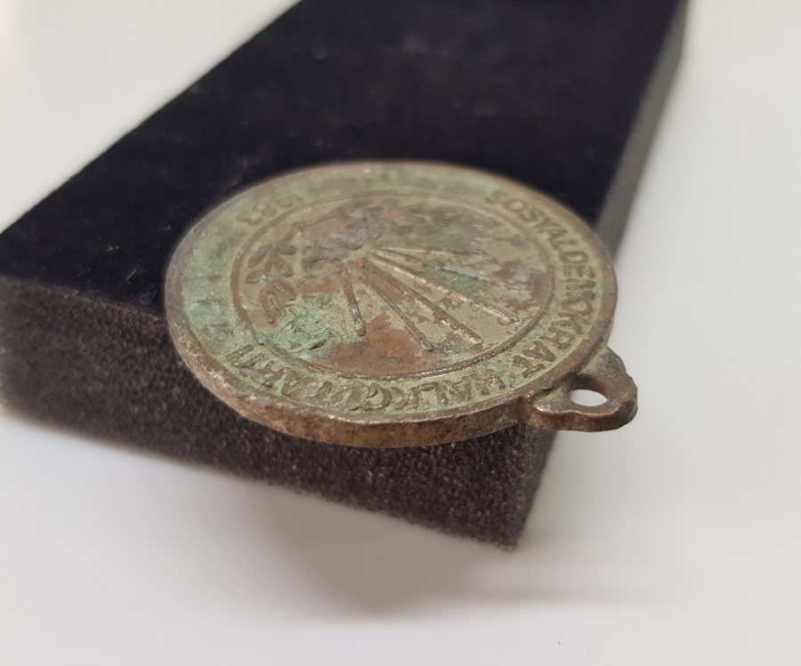 1983 YILI SOSYAL DEMOKRAT HALKÇI PARTİ KURULUŞ HATIRASI ANAHTARLIK