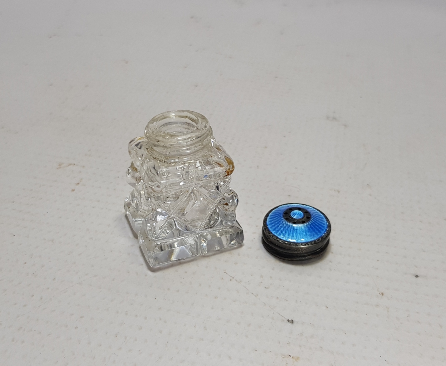 GÜMÜŞ ÜZERİ MİNE İŞÇİLİKLİ ANTİKA KAPAKLI SEYAHAT HOKKASI