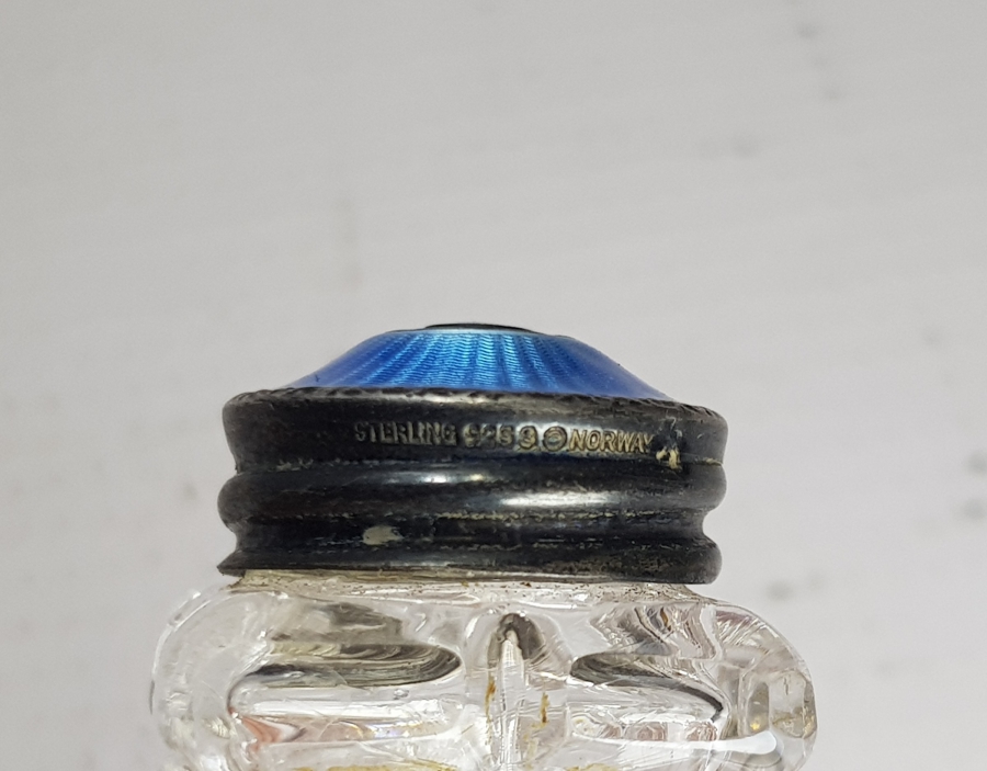 GÜMÜŞ ÜZERİ MİNE İŞÇİLİKLİ ANTİKA KAPAKLI SEYAHAT HOKKASI