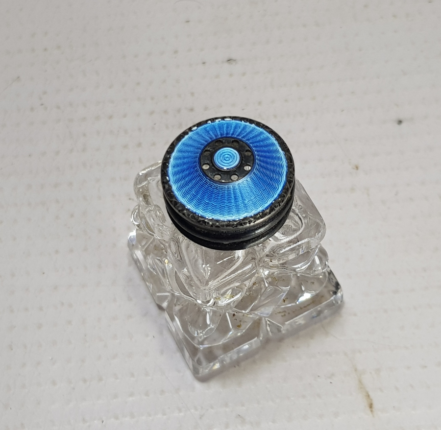 GÜMÜŞ ÜZERİ MİNE İŞÇİLİKLİ ANTİKA KAPAKLI SEYAHAT HOKKASI