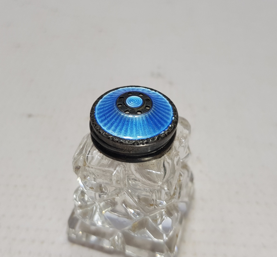 GÜMÜŞ ÜZERİ MİNE İŞÇİLİKLİ ANTİKA KAPAKLI SEYAHAT HOKKASI