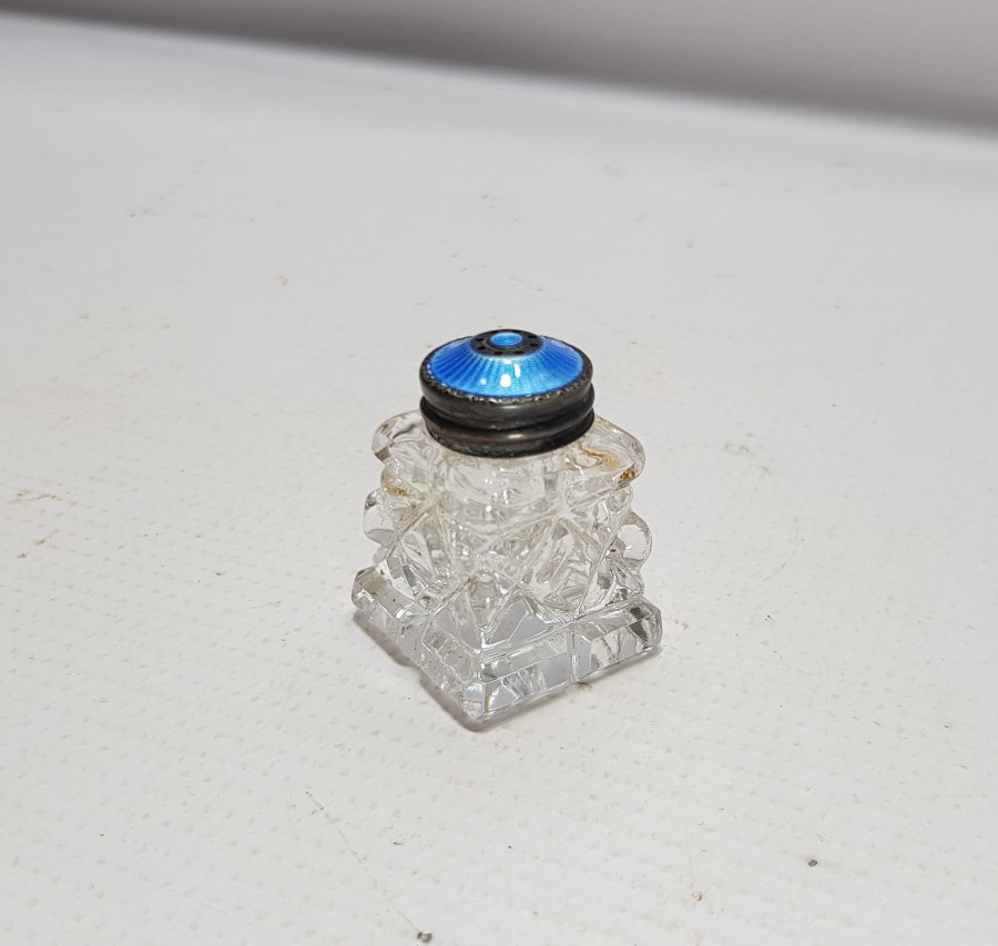 GÜMÜŞ ÜZERİ MİNE İŞÇİLİKLİ ANTİKA KAPAKLI SEYAHAT HOKKASI