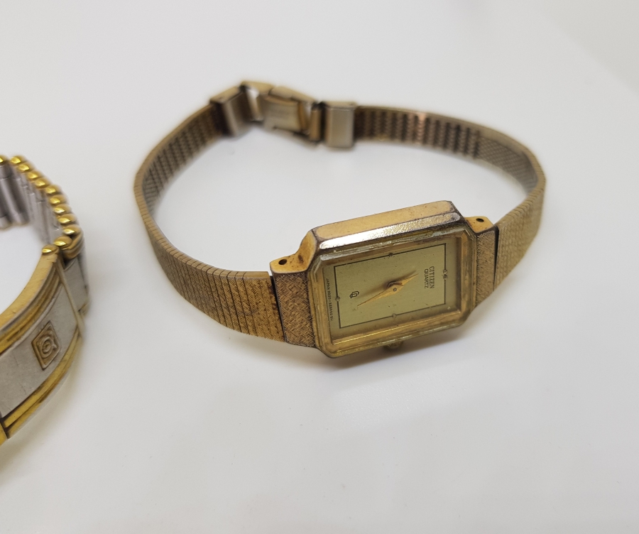 İKİ ADET ALTIN KAPLAMA KOL SAATİ