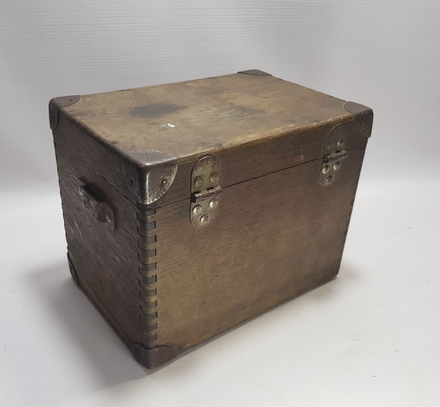 OSMANLI DÖNEMİ ÜZERİ OSMANLICA YAZILI PLAKALI KAPAKLI KUTU