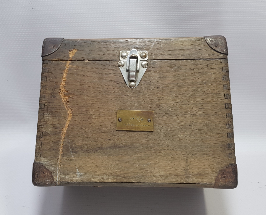 OSMANLI DÖNEMİ ÜZERİ OSMANLICA YAZILI PLAKALI KAPAKLI KUTU