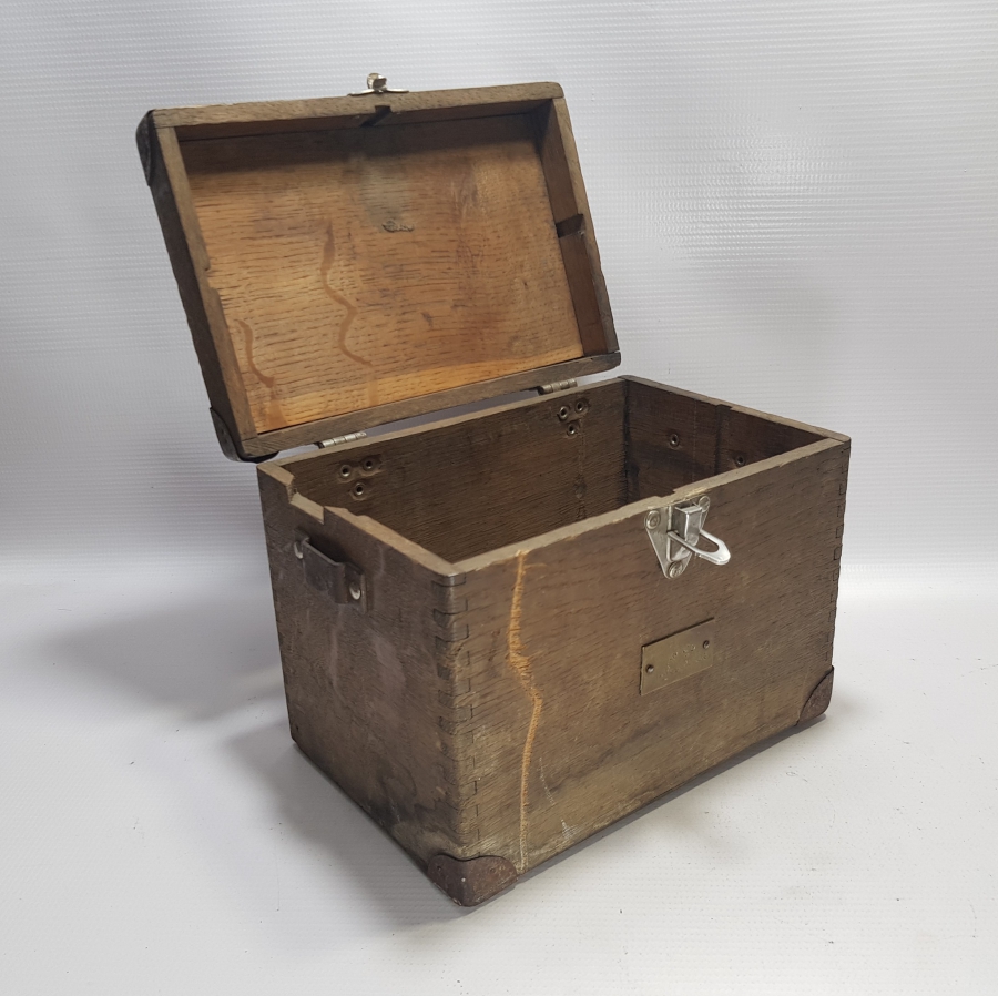 OSMANLI DÖNEMİ ÜZERİ OSMANLICA YAZILI PLAKALI KAPAKLI KUTU