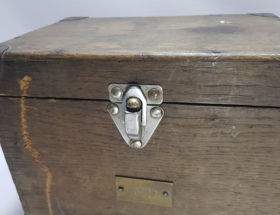 OSMANLI DÖNEMİ ÜZERİ OSMANLICA YAZILI PLAKALI KAPAKLI KUTU