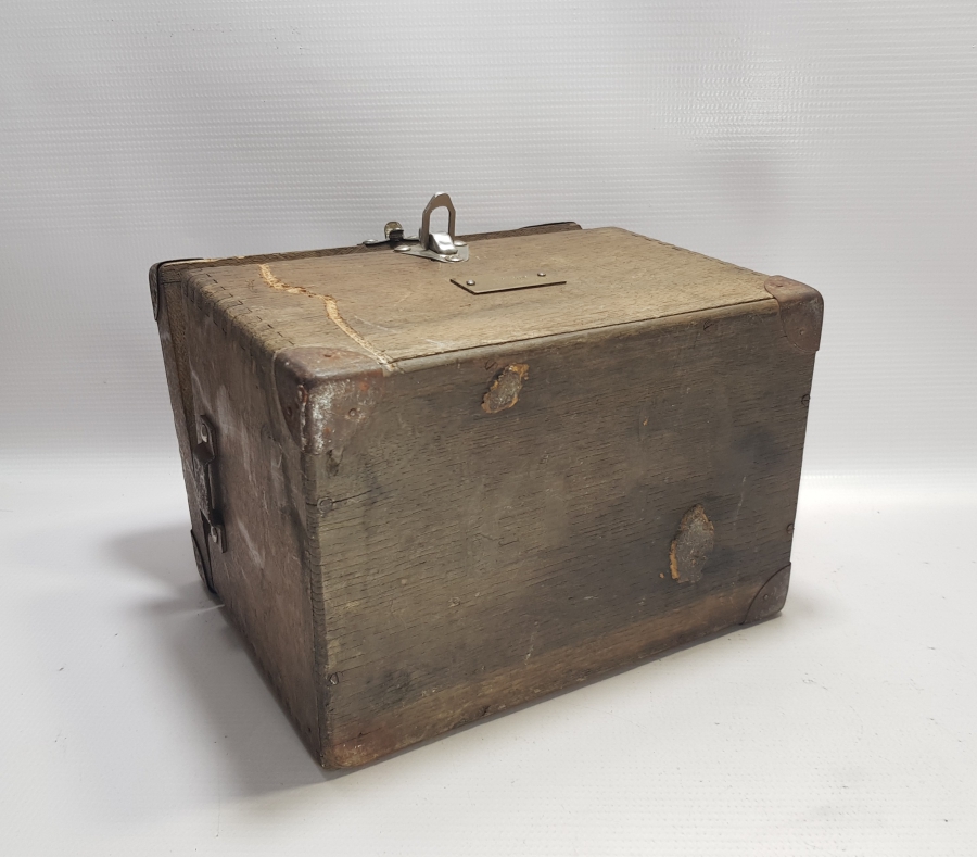 OSMANLI DÖNEMİ ÜZERİ OSMANLICA YAZILI PLAKALI KAPAKLI KUTU