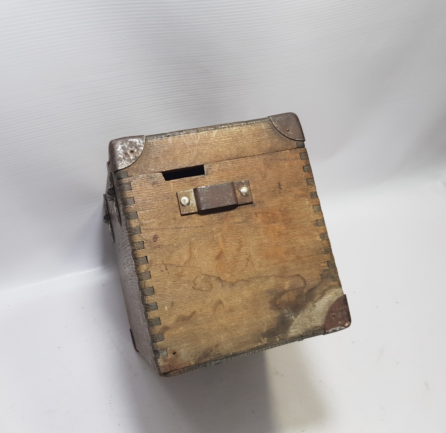 OSMANLI DÖNEMİ ÜZERİ OSMANLICA YAZILI PLAKALI KAPAKLI KUTU