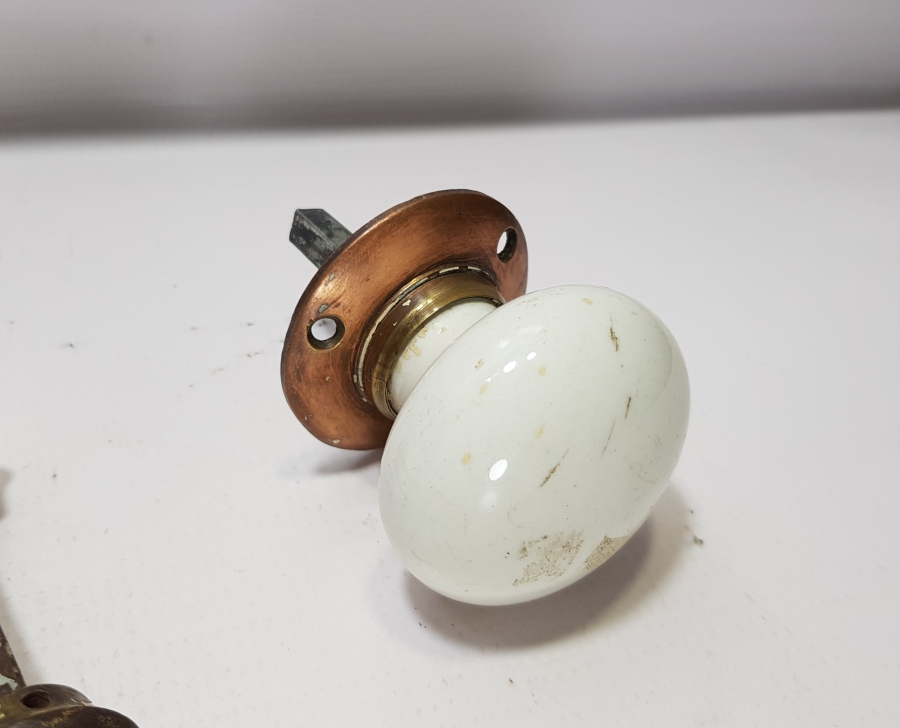 OSMANLI DÖNEMİ NADİR PORSELEN TAM TAKIM KAPI TUTMACI