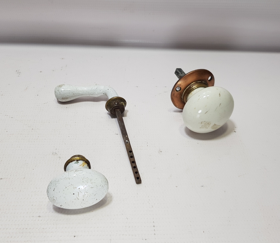 OSMANLI DÖNEMİ NADİR PORSELEN TAM TAKIM KAPI TUTMACI