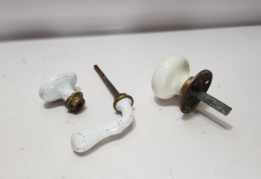 OSMANLI DÖNEMİ NADİR PORSELEN TAM TAKIM KAPI TUTMACI