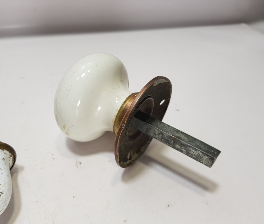 OSMANLI DÖNEMİ NADİR PORSELEN TAM TAKIM KAPI TUTMACI