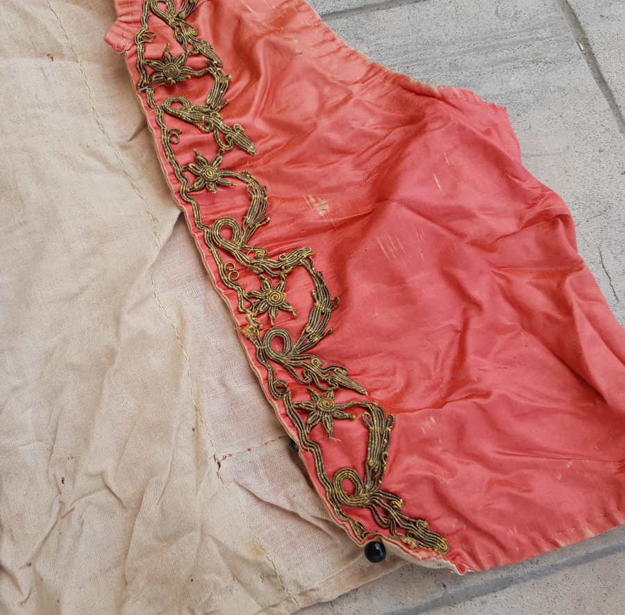 SIRMA İŞÇİLİKLİ İPEK YELEK