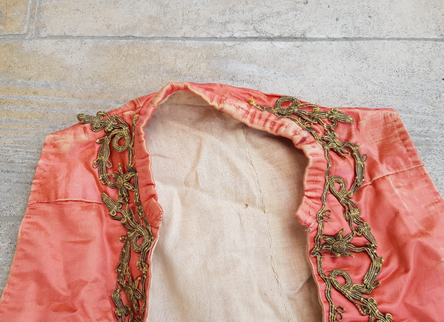 SIRMA İŞÇİLİKLİ İPEK YELEK