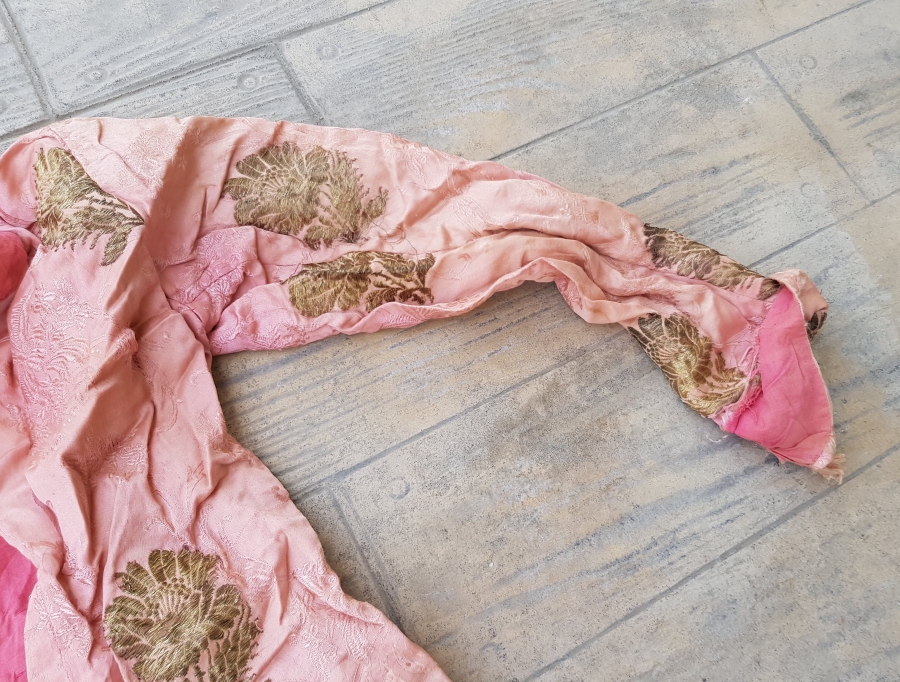 GÜMÜŞ SIRMA İŞÇİLİKLİ HEREKE İŞİ İPEK GELİN CEKETİ