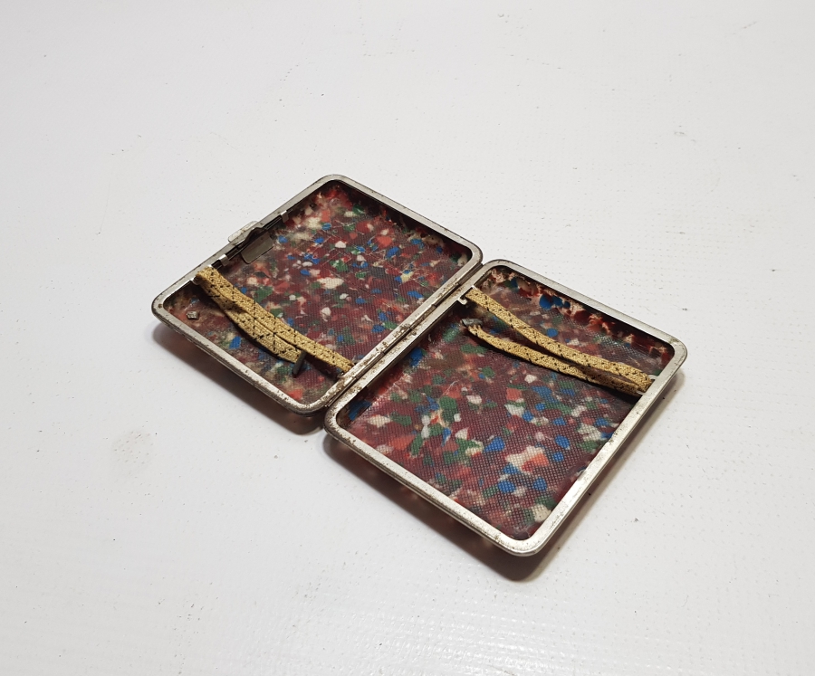 ÜZERİ ERMENİCE İNSİYALLİ ANTİKA SİGARA TABAKASI