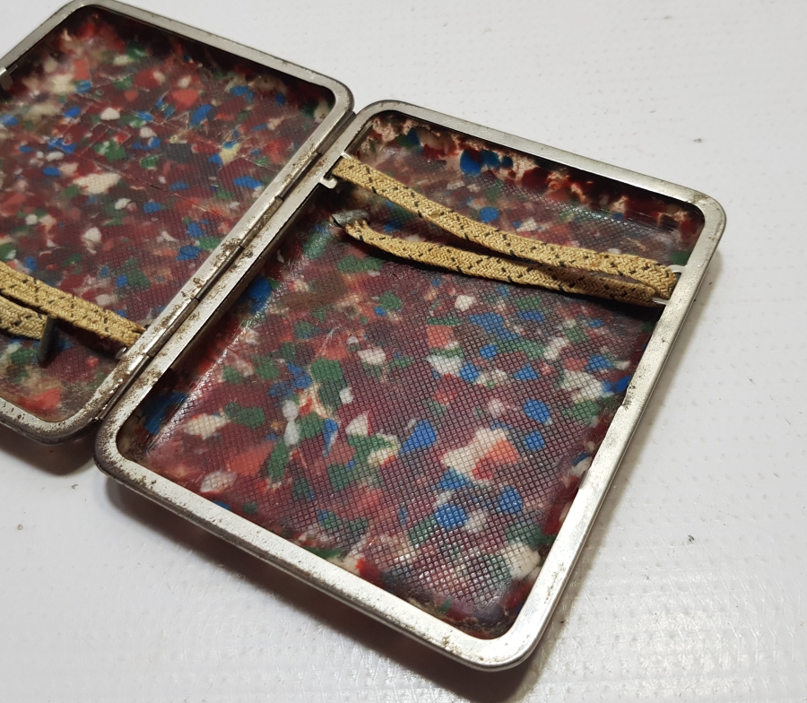 ÜZERİ ERMENİCE İNSİYALLİ ANTİKA SİGARA TABAKASI