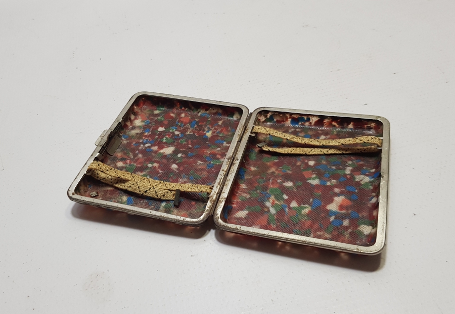 ÜZERİ ERMENİCE İNSİYALLİ ANTİKA SİGARA TABAKASI