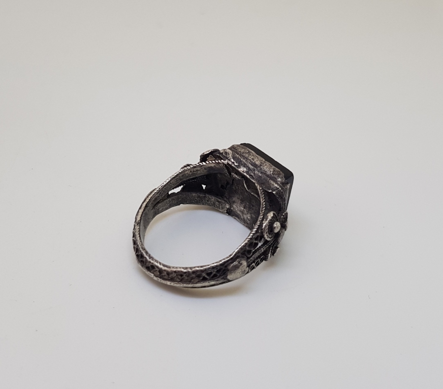 ORİJİNAL MONTÜRÜYLE OSMANLI DÖNEMİ ÇOK NADİR KAN TAŞI DERVİŞ YÜZÜĞÜ