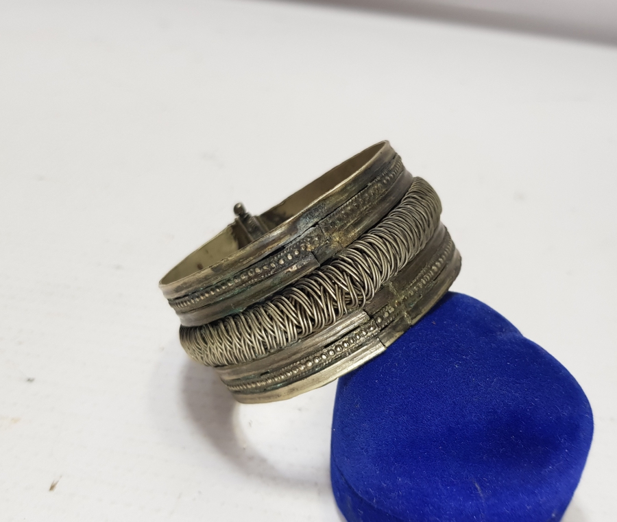 OSMANLI DÖNEMİ KABARTMA İŞÇİLİKLİ ERMENİ YAPIMI DİYARBAKIR BİLEZİK