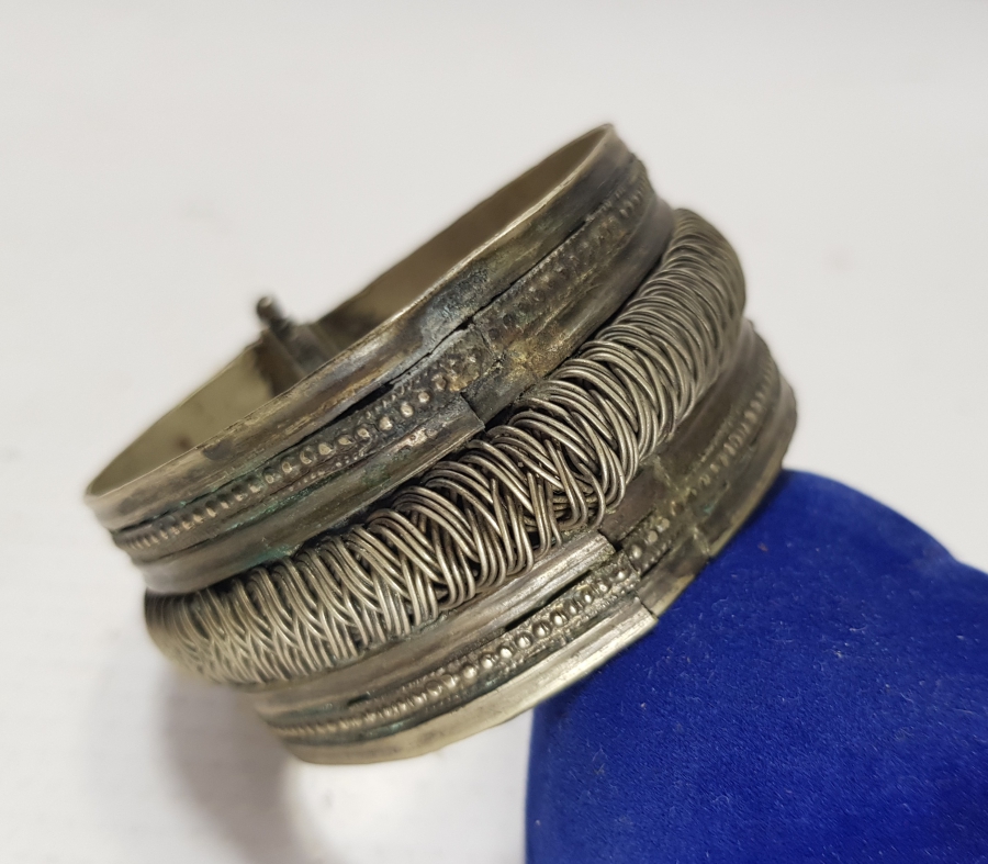 OSMANLI DÖNEMİ KABARTMA İŞÇİLİKLİ ERMENİ YAPIMI DİYARBAKIR BİLEZİK