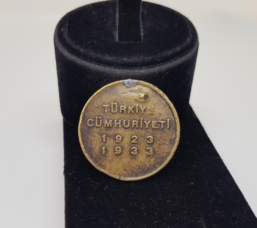 TÜRKİYE CUMHURİYETİNİN 10. YIL MADALYASI