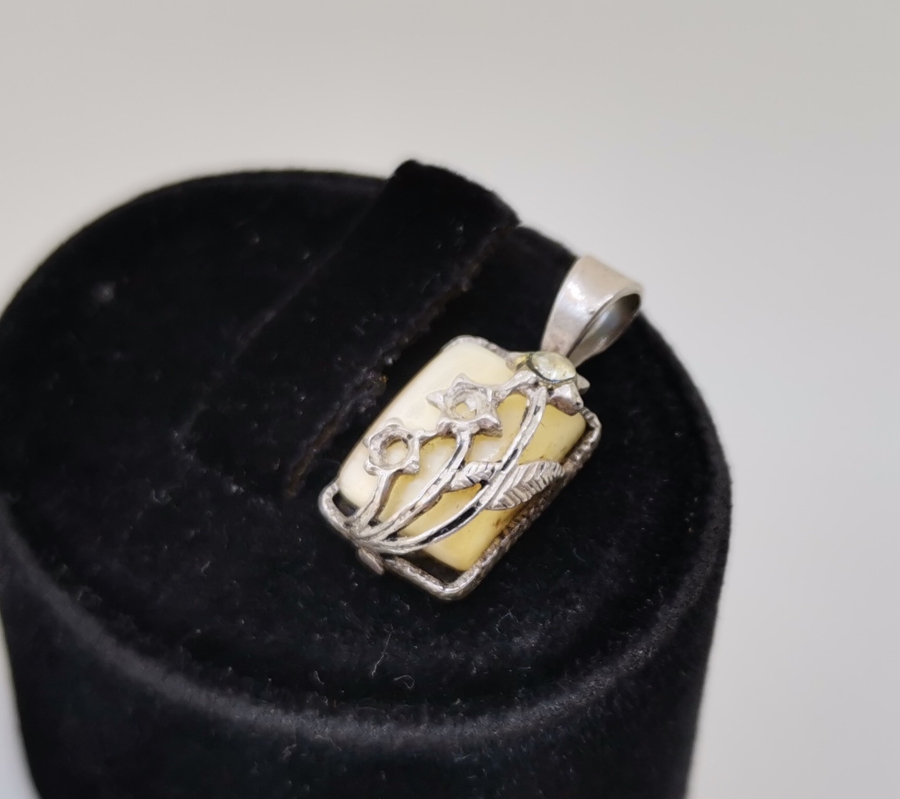 ÜZERİ SEDEF TAŞLI GÜMÜŞ KOLYE UCU