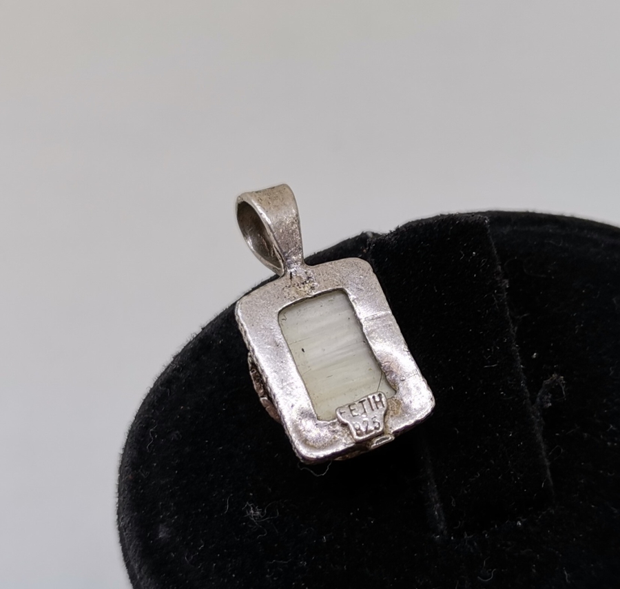 ÜZERİ SEDEF TAŞLI GÜMÜŞ KOLYE UCU