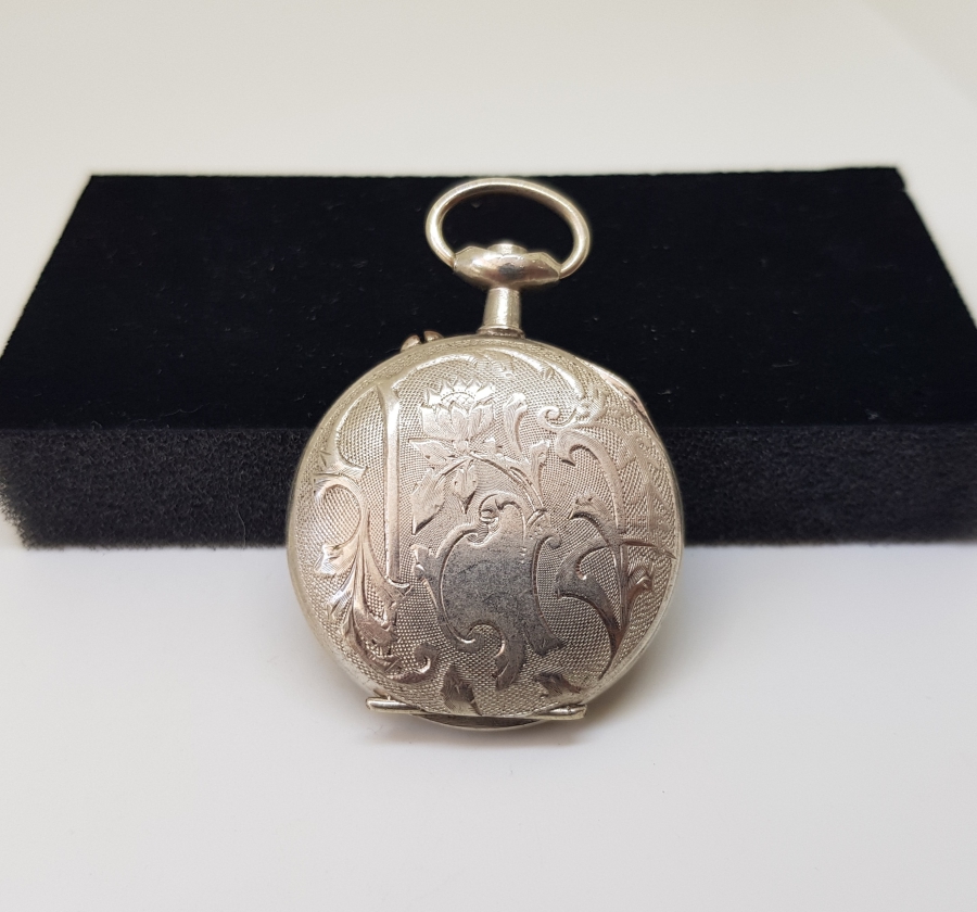 KABARTMA İŞÇİLİKLİ ANTİKA GÜMÜŞ CEP SAATİ KASASI