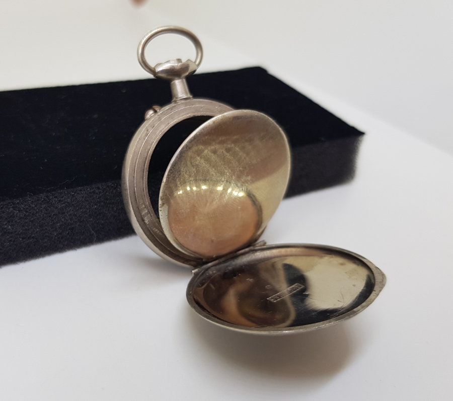 KABARTMA İŞÇİLİKLİ ANTİKA GÜMÜŞ CEP SAATİ KASASI