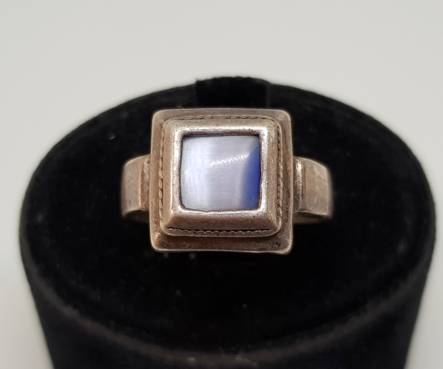 ÜZERİ DOĞAL TAŞLI ÖZEL YAPIM GÜMÜŞ YÜZÜK