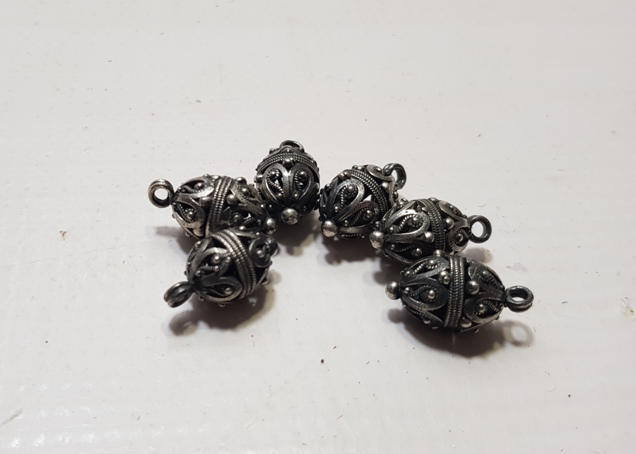 OSMANLI DÖNEMİ TELKARİ İŞÇİLİKLİ GÜMÜŞ KÖSTEK SALLAMA TOPLARI LOTU