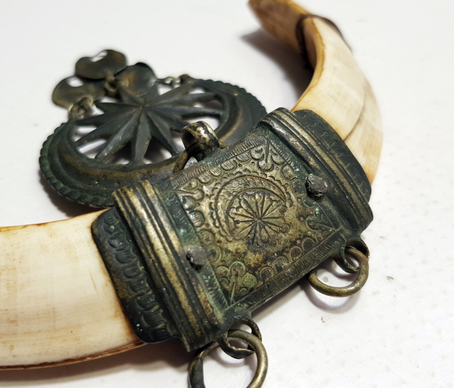 1800 BAŞLARI OSMANLI DÖNEMİ NADİR AY YILDIZLI VE DOMUZ DİŞLİ ŞAMANİK AT TILSIMI