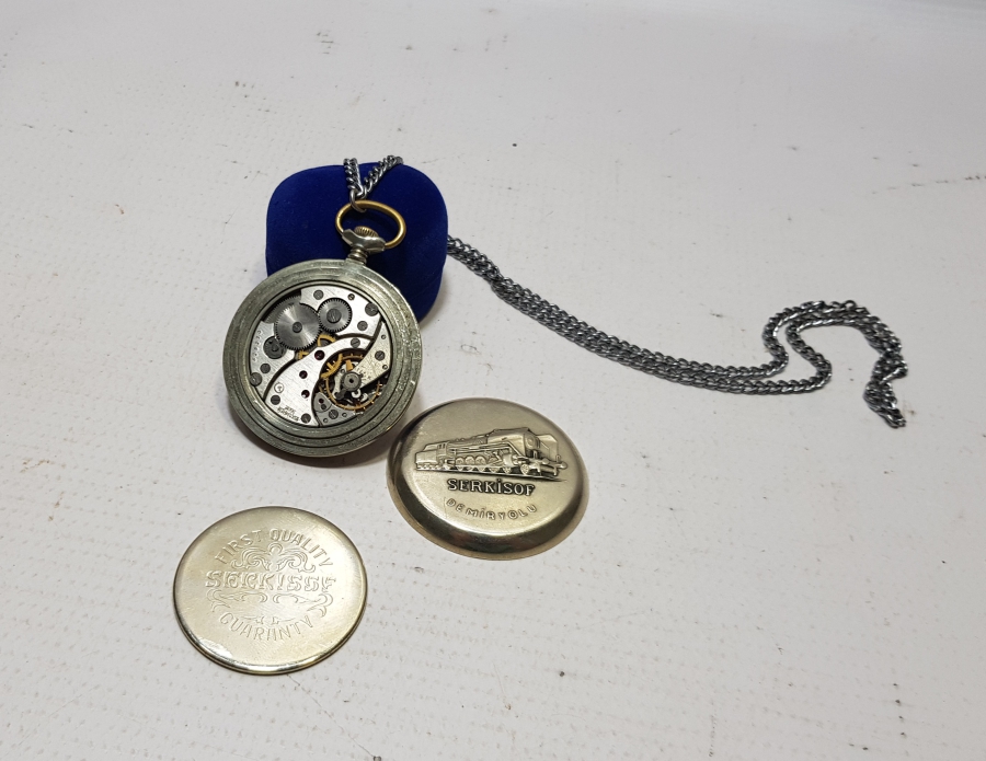 ARKASI TRENLİ SERKİSOF MARKA KURMALI CEP SAATİ