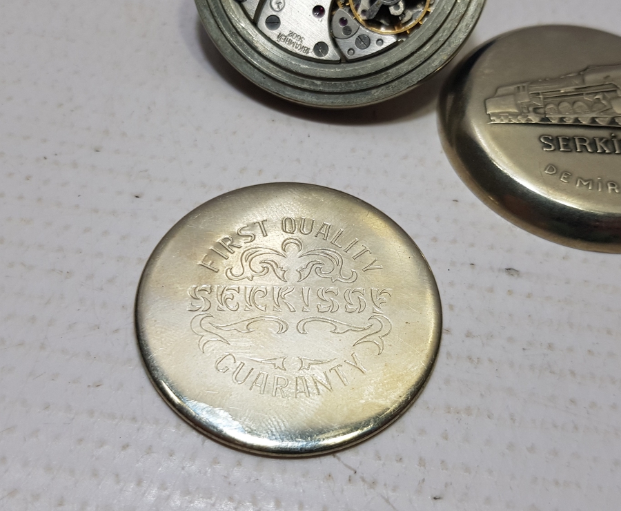 ARKASI TRENLİ SERKİSOF MARKA KURMALI CEP SAATİ