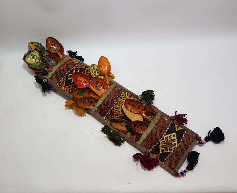 ORİJİNAL KAŞIKLIĞIYLA 22 ADET ANTİKA TAHTA KAŞIK